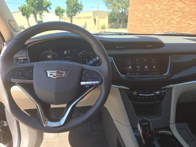 Certified 2025 Cadillac XT6 Premium Luxury image 10