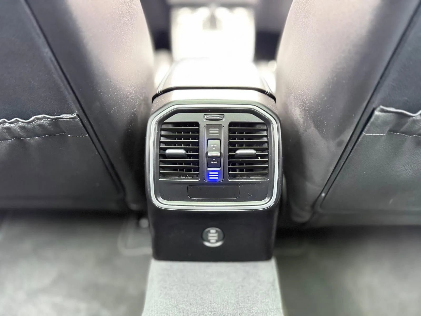 Used 2018 Porsche Macan Turbo AWD/4WD image 33