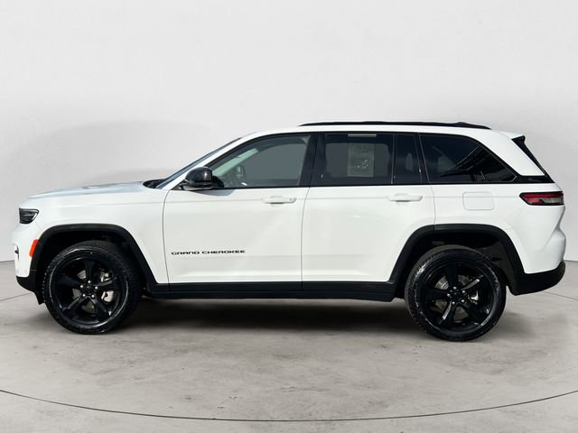 Used 2023 Jeep Grand Cherokee Limited w/ Luxury Tech Group II AWD/4WD image 2