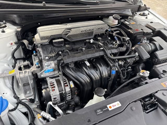 Certified 2025 Hyundai Elantra SE image 28