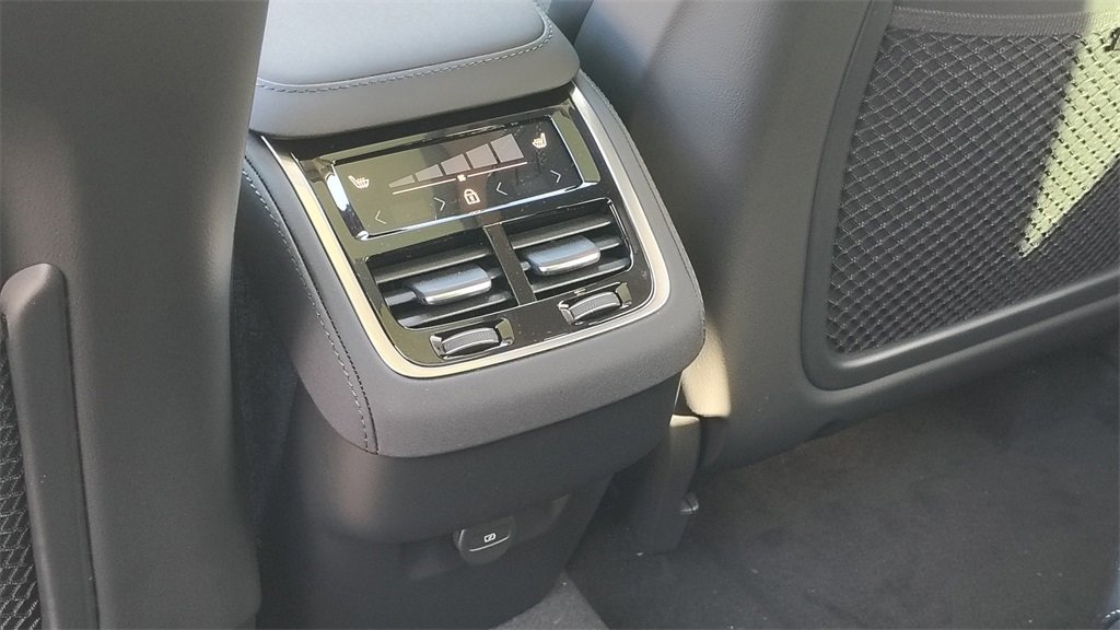 New 2026 Volvo XC90 B6 Ultra image 31