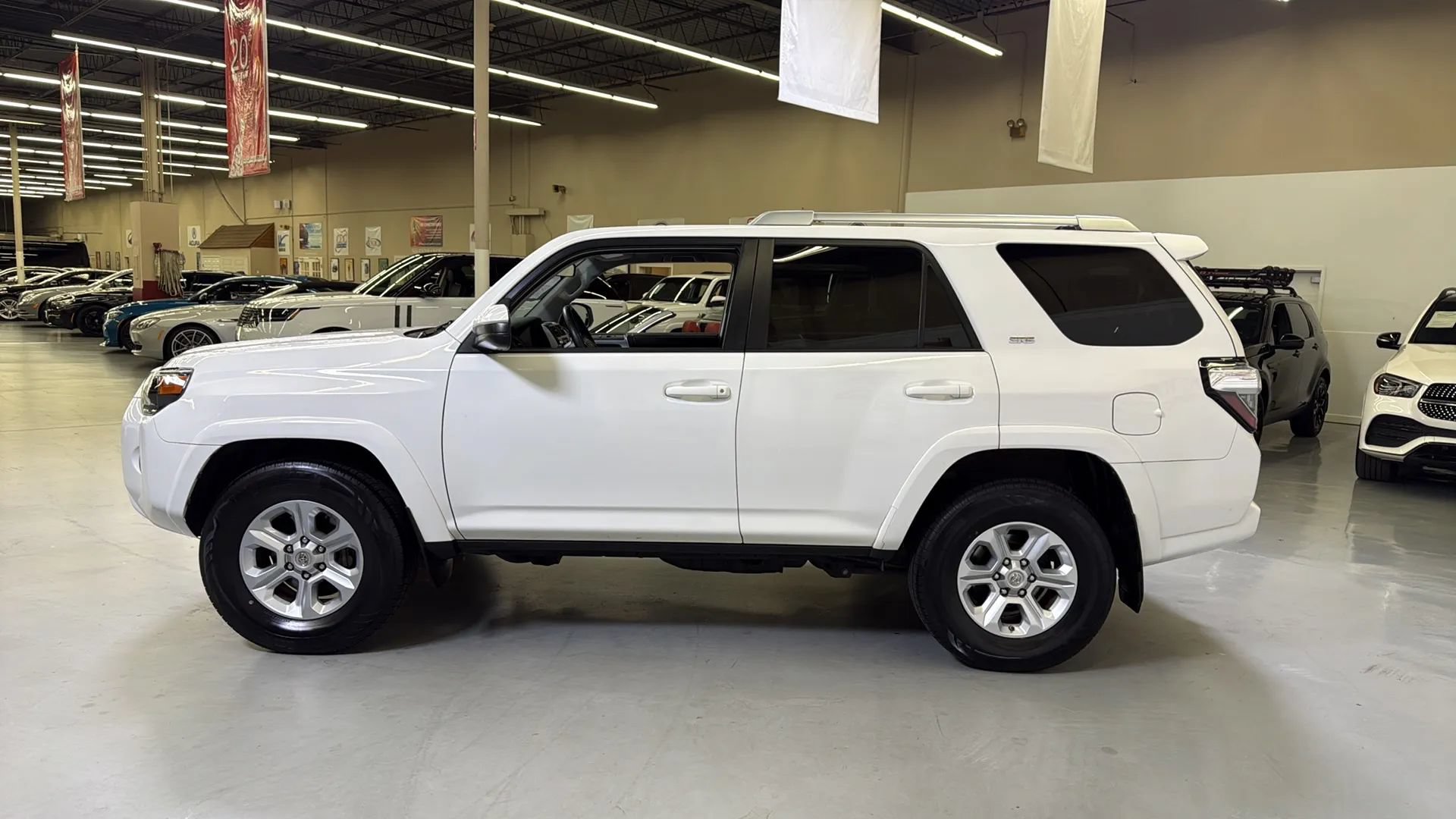 Used 2018 Toyota 4Runner SR5 RWD image 9