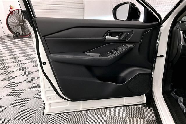 New 2025 Nissan Rogue SL w/ Tech Package AWD/4WD image 29
