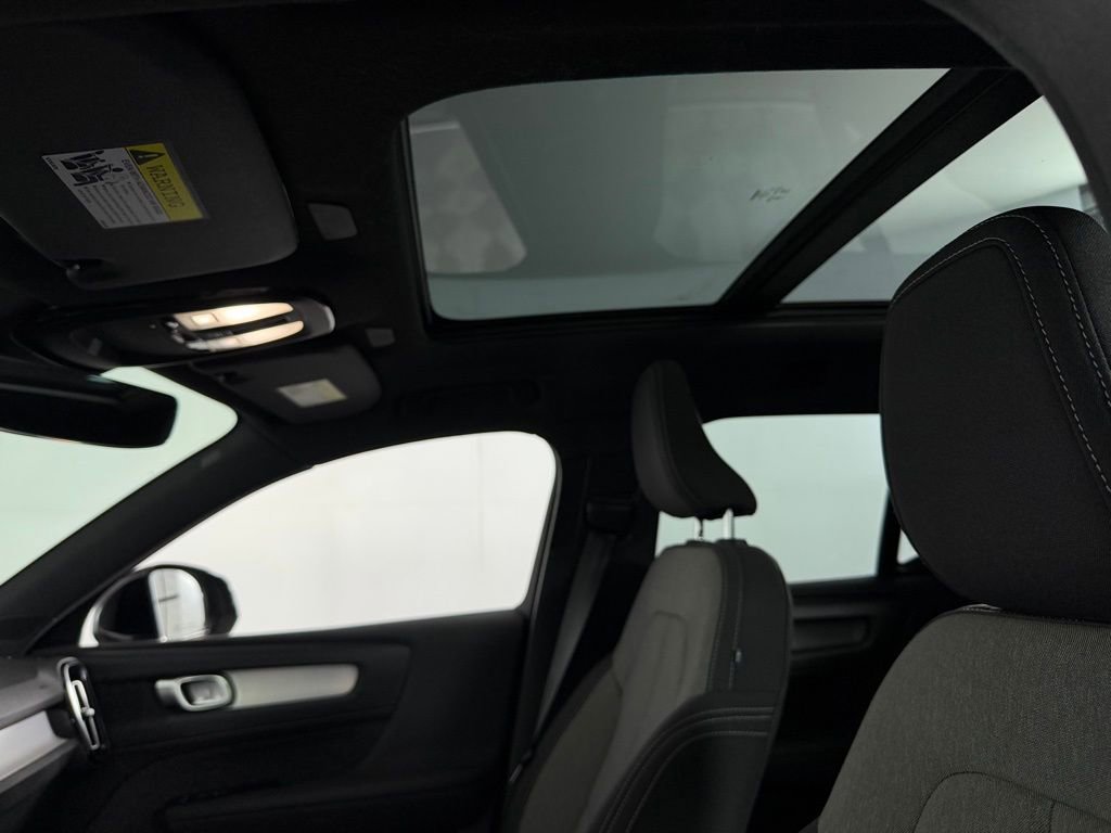 Used 2025 Volvo XC40 B5 Core image 26