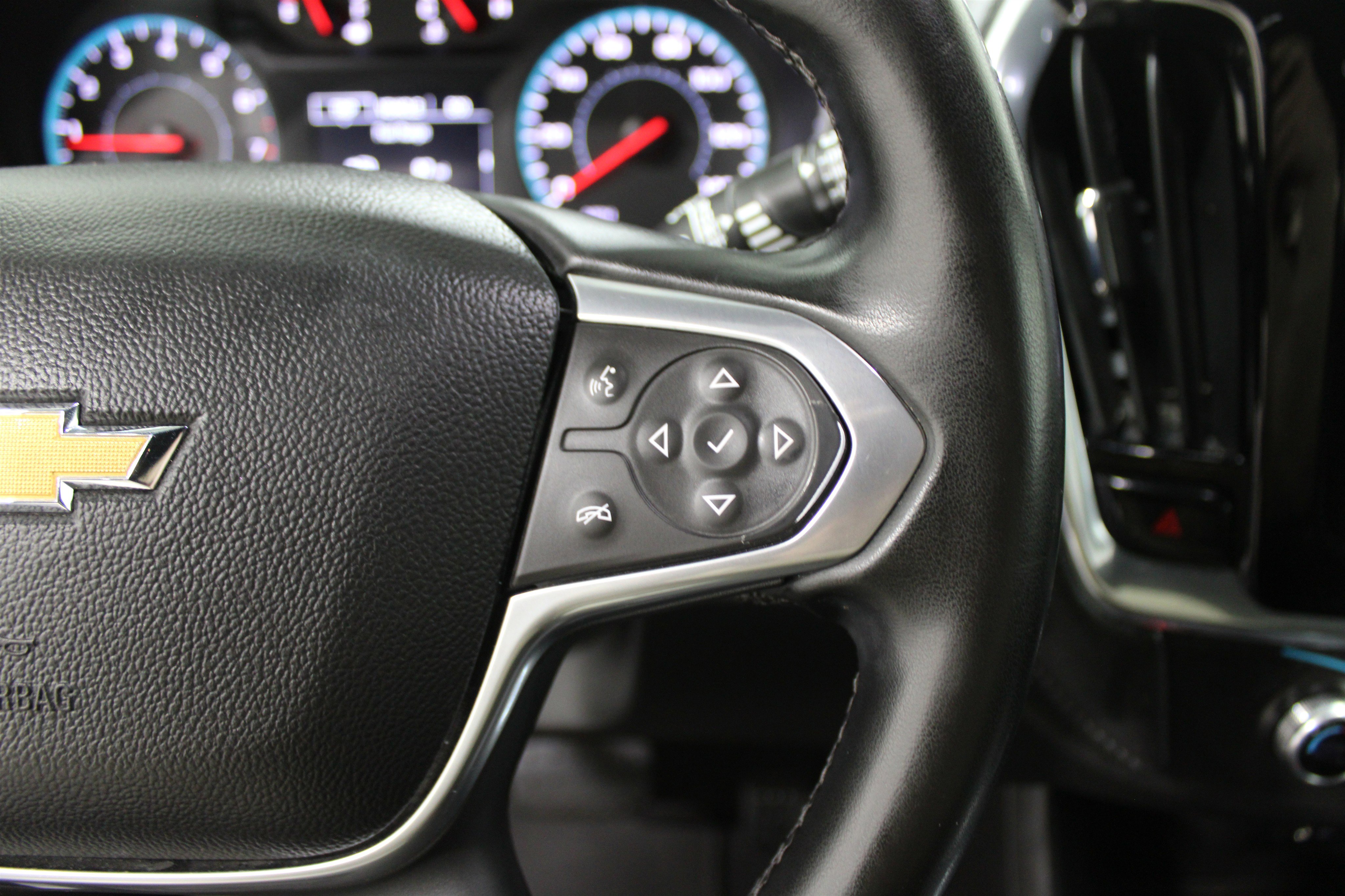 Used 2023 Chevrolet Traverse LT image 12