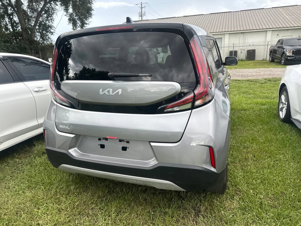 Used 2025 Kia Soul LX FWD image 8