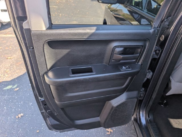Used 2018 RAM 1500 Express AWD/4WD image 16