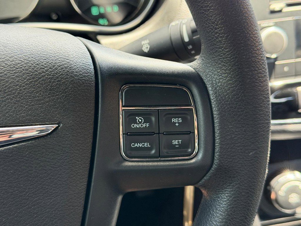 Used 2013 Chrysler 200 LX FWD image 17