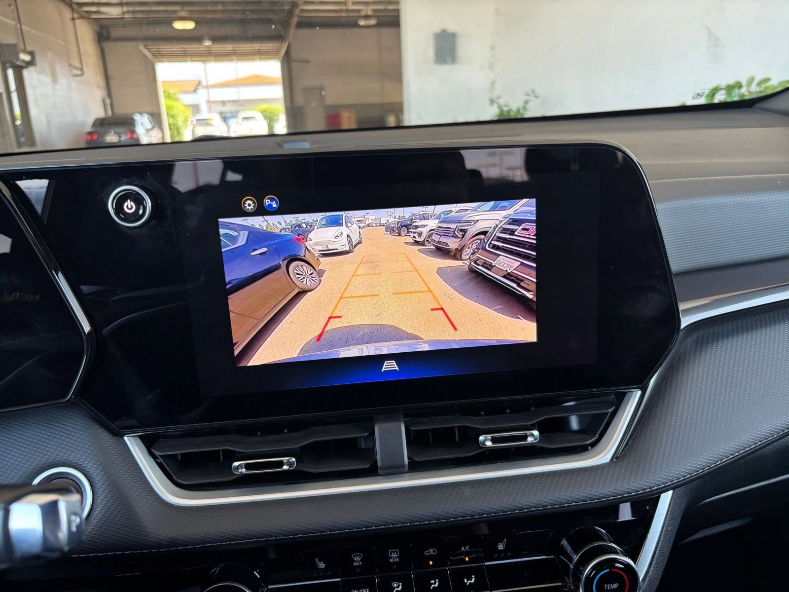 Used 2025 Chevrolet Equinox LT FWD image 24