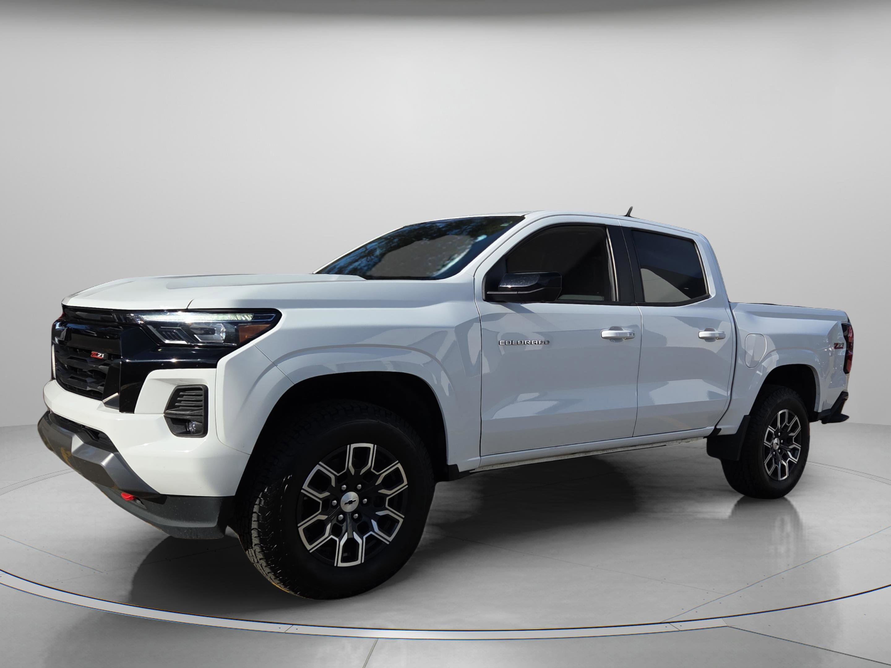 Used 2023 Chevrolet Colorado Z71 w/ Z71 Convenience Package 2 image 2