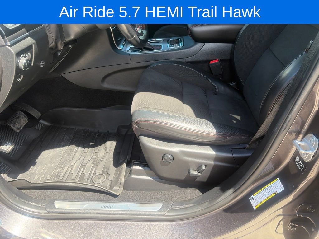 Used 2021 Jeep Grand Cherokee Trailhawk w/ Premium Lighting Group AWD/4WD image 33