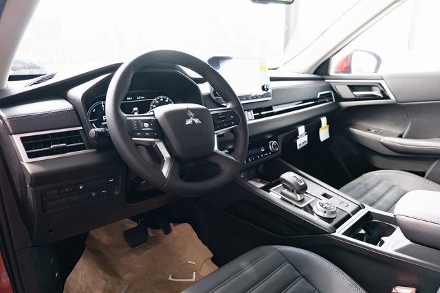 New 2025 Mitsubishi Outlander SE image 21