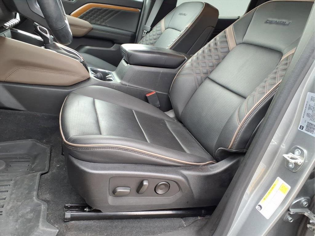 Used 2023 GMC Canyon Denali image 13