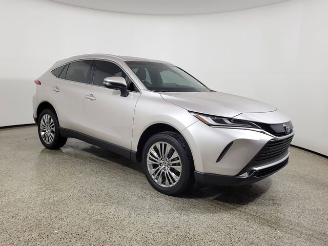 Used 2024 Toyota Venza XLE image 4