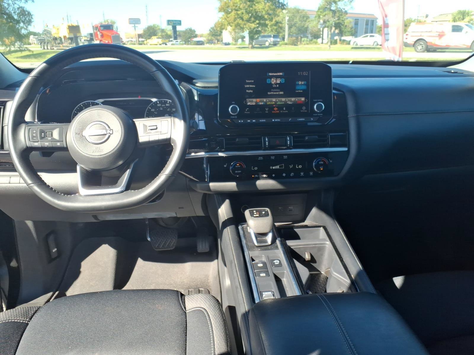 Used 2025 Nissan Pathfinder SV FWD image 14