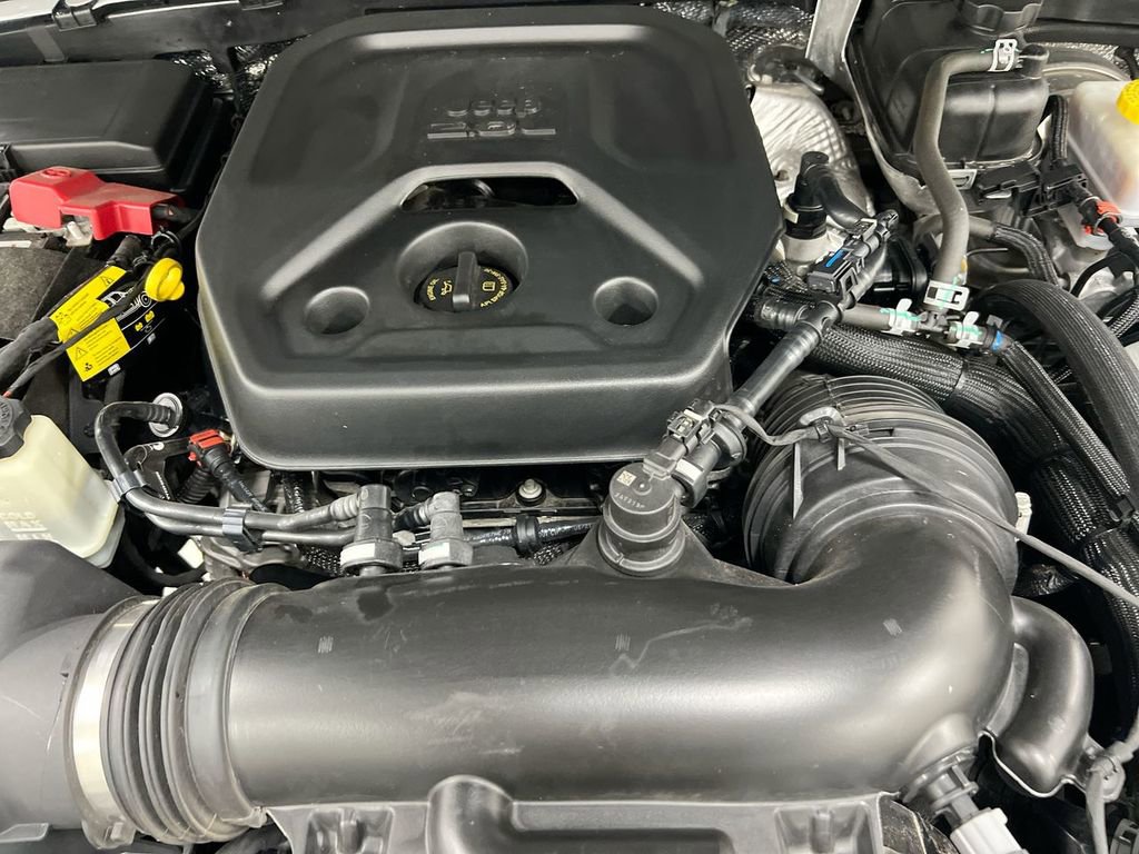 Used 2025 Jeep Wrangler Sport S image 24