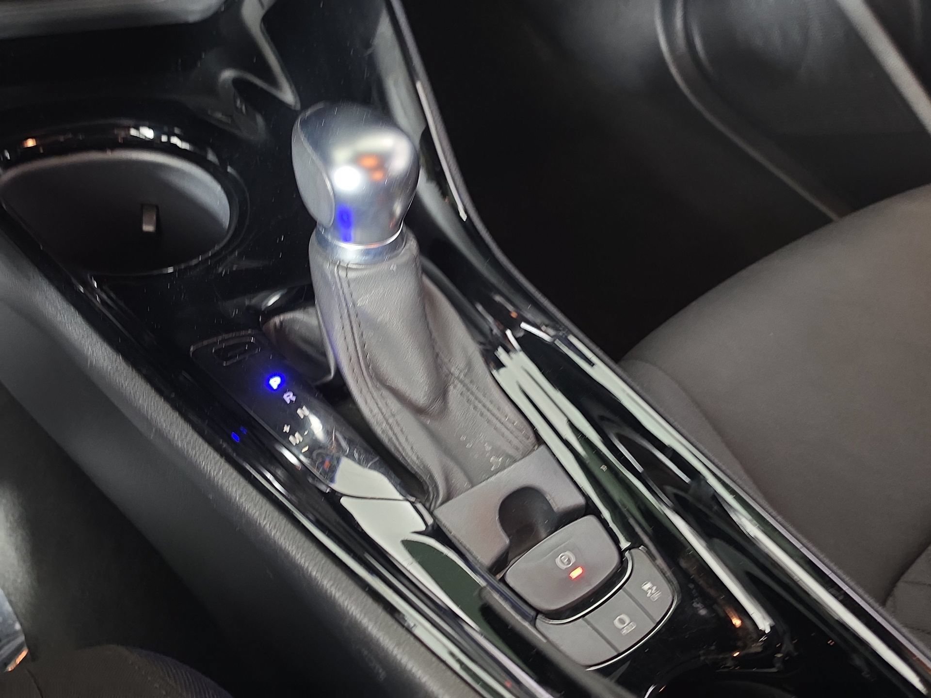 Used 2021 Toyota C-HR XLE FWD image 26