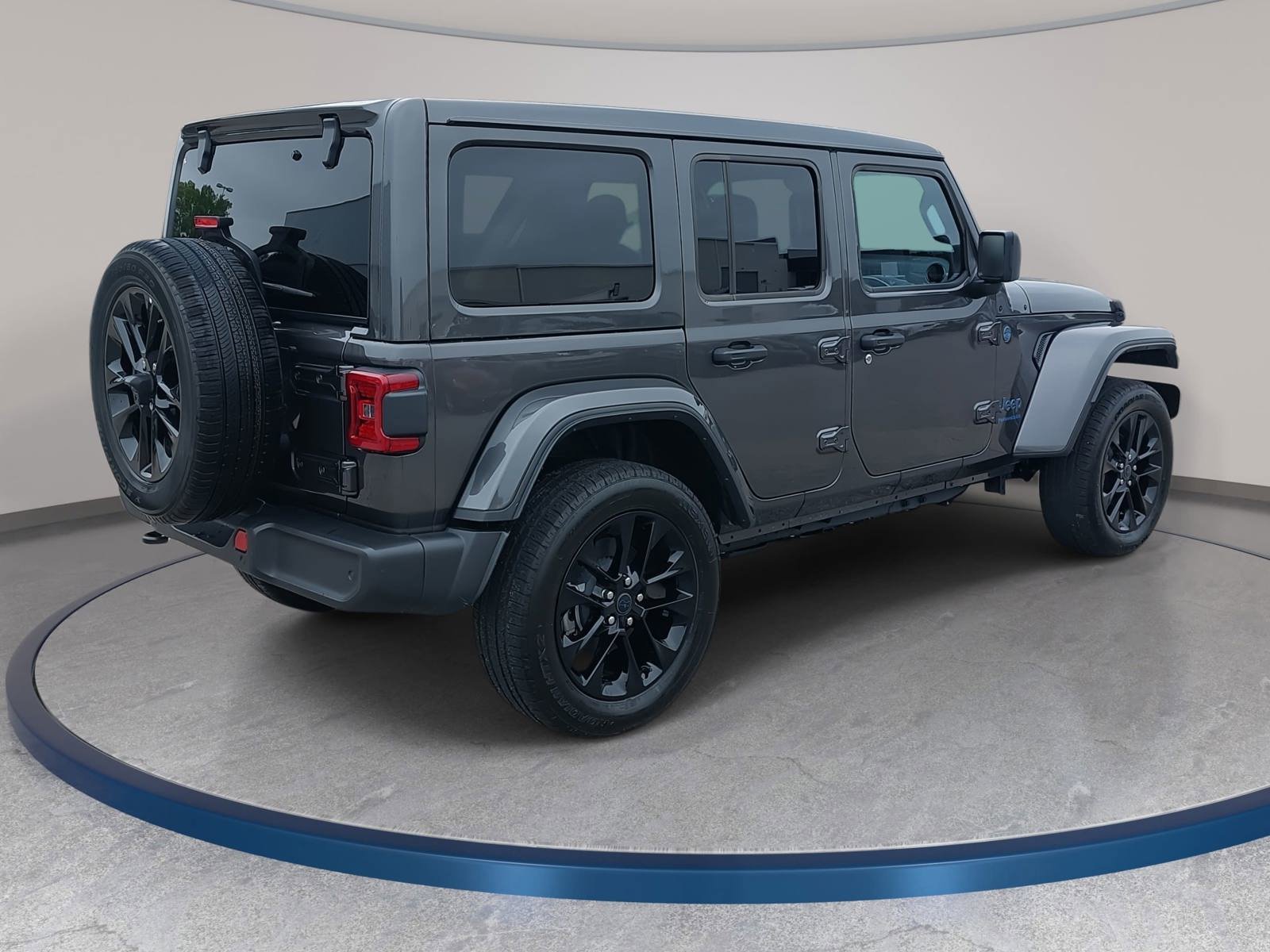 Used 2025 Jeep Wrangler Unlimited Sahara w/ Safety Group AWD/4WD image 5
