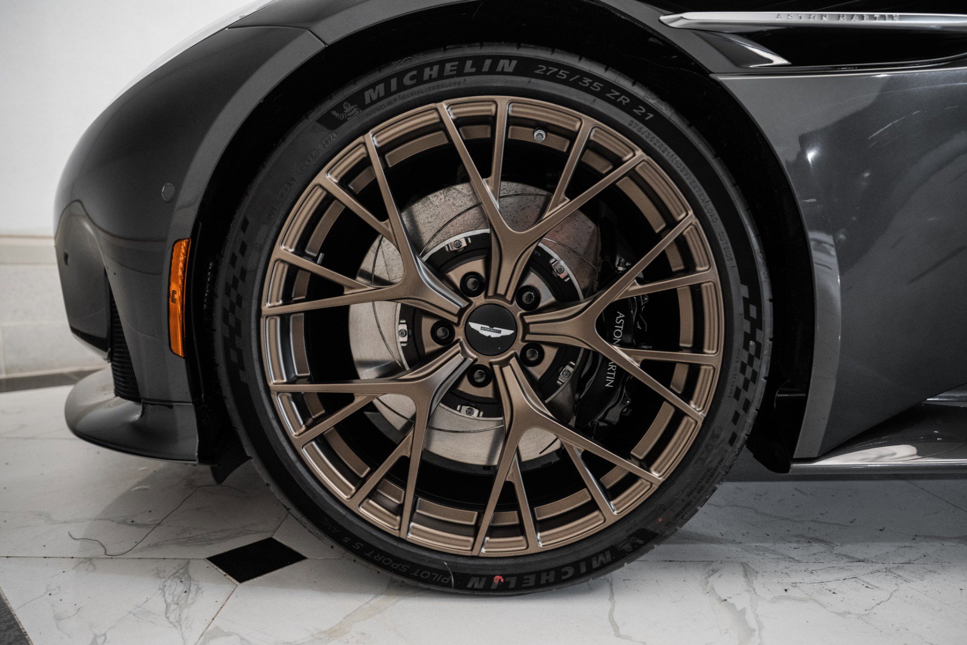 Used 2025 Aston Martin DB12 Coupe image 4