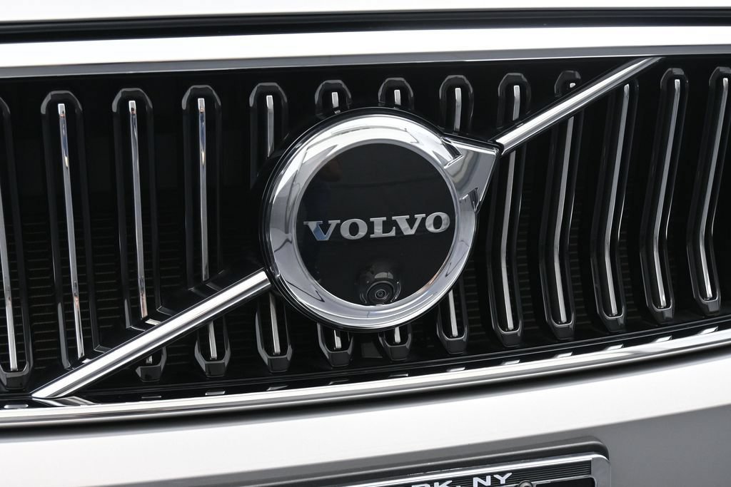 Used 2023 Volvo XC40 B5 Plus w/ Driver Assist Package AWD/4WD image 13