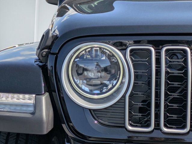 New 2026 Jeep Wrangler Unlimited Sahara AWD/4WD image 9