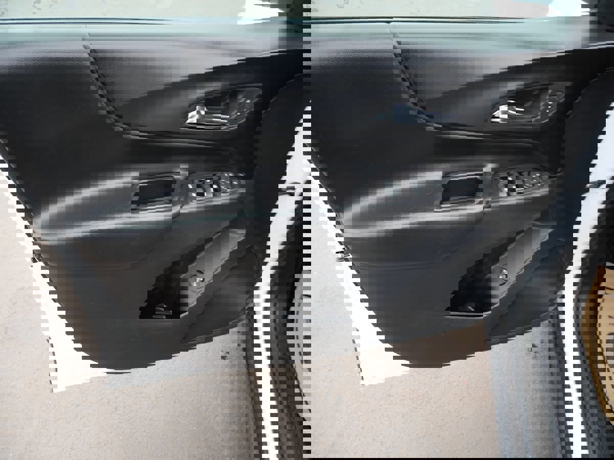 Used 2020 Chevrolet Equinox LT image 18