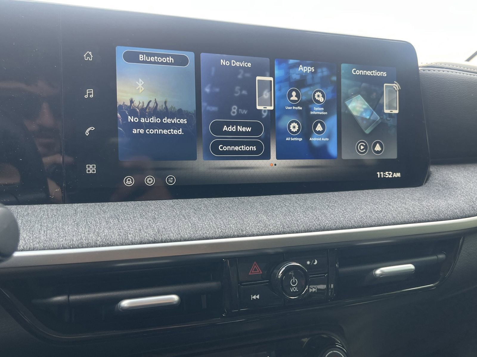New 2026 Nissan Kicks SV w/ Charging Package FWD image 4