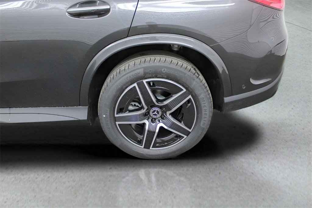 Used 2025 Mercedes-Benz GLC 300 image 33