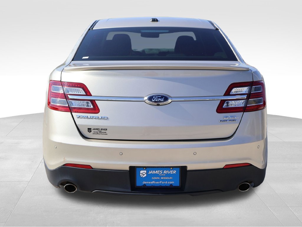 Used 2017 Ford Taurus SEL FWD image 4