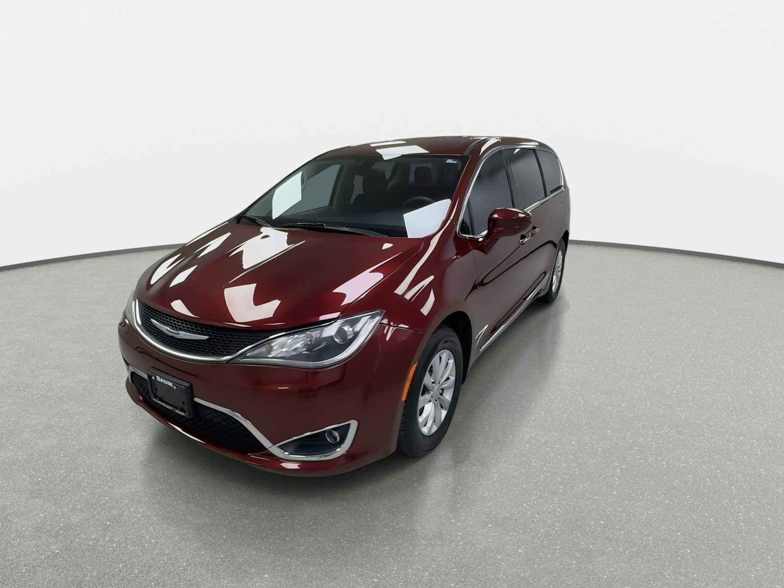 Used 2019 Chrysler Pacifica Touring Plus FWD image 4