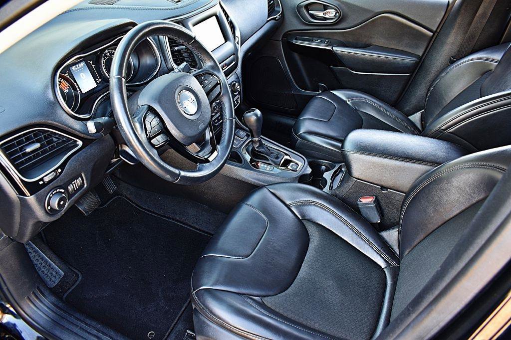 Used 2019 Jeep Cherokee Latitude Plus FWD image 15