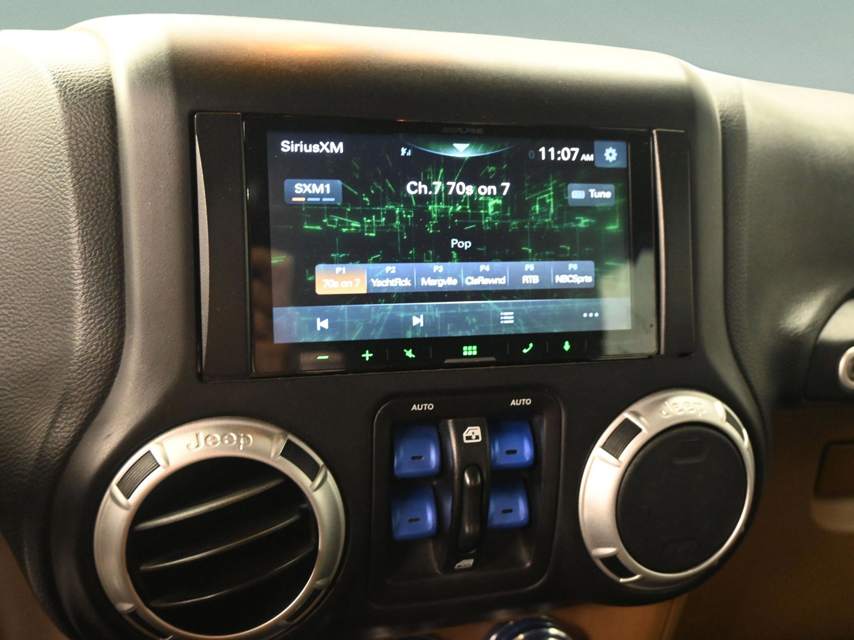 Used 2016 Jeep Wrangler Unlimited Sahara w/ Connectivity Group image 28