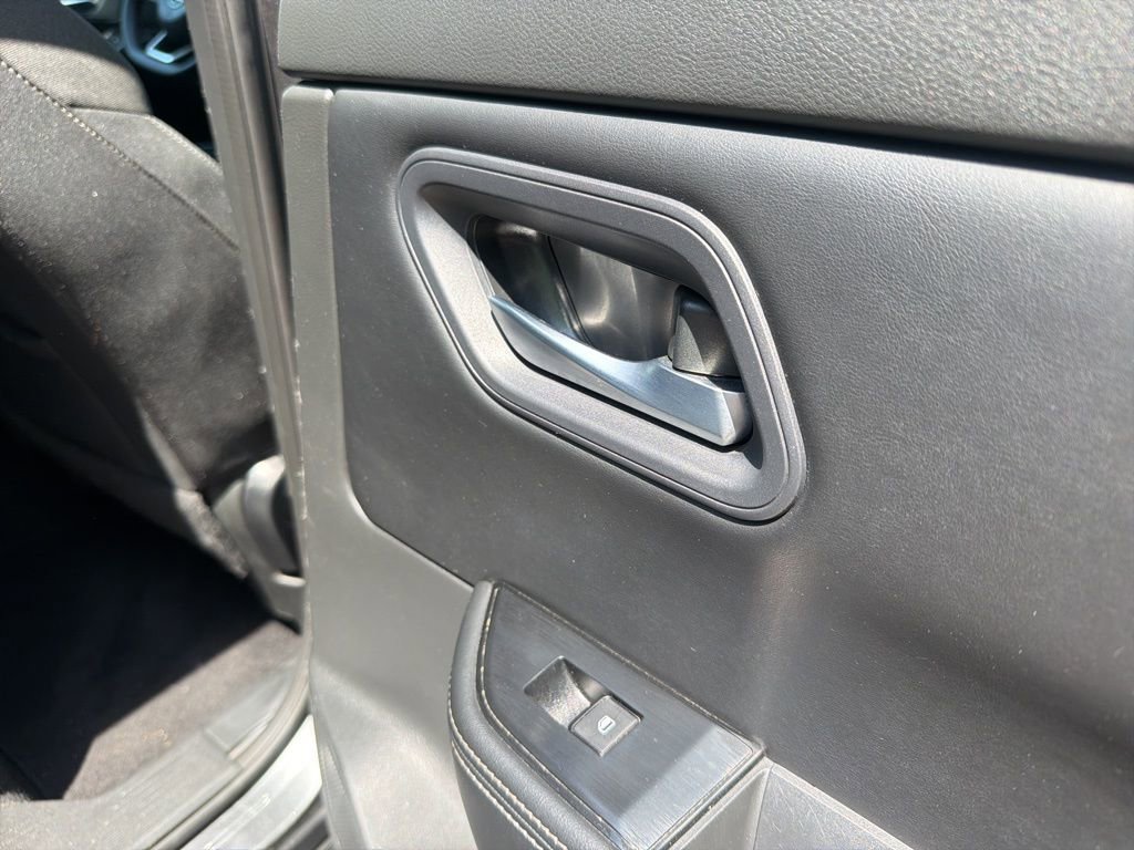 Used 2024 Nissan Rogue SV AWD/4WD image 28