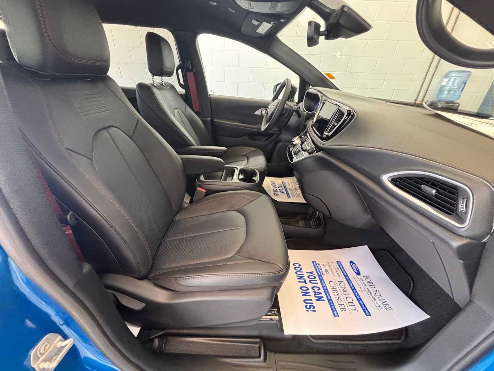 New 2027 Chrysler Pacifica Select FWD image 15