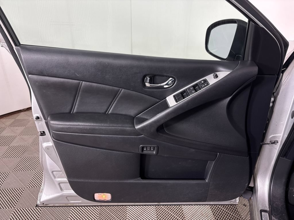 Used 2011 Nissan Murano SL AWD/4WD image 17