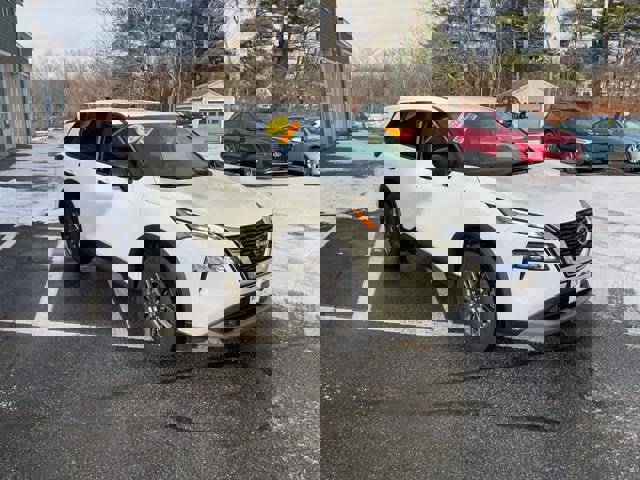 Used 2022 Nissan Rogue S image 5