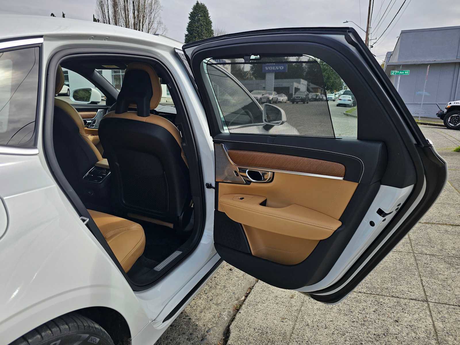 Used 2017 Volvo S90 T6 Inscription w/ Vision Package image 13