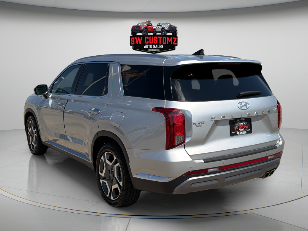 Used 2024 Hyundai Palisade Limited FWD image 5