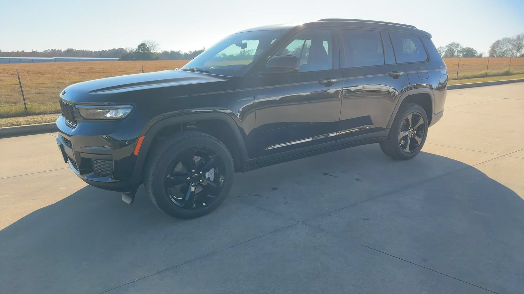 New 2025 Jeep Grand Cherokee L Altitude RWD image 5