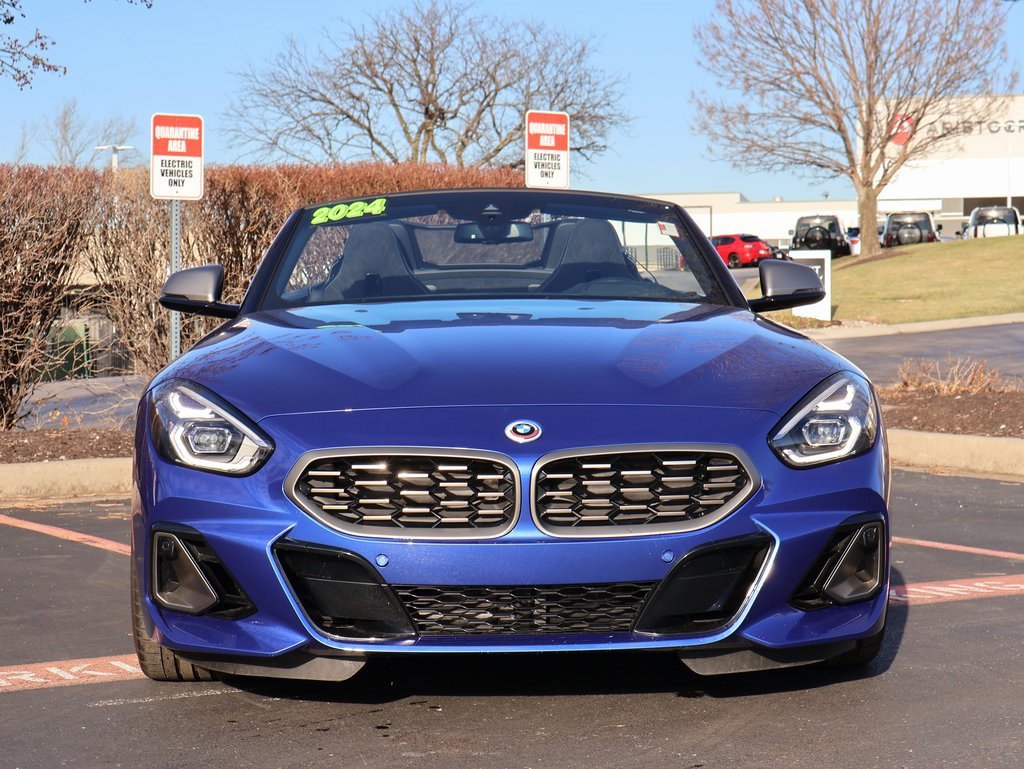 Used 2024 BMW Z4 M40i w/ Premium Package image 2