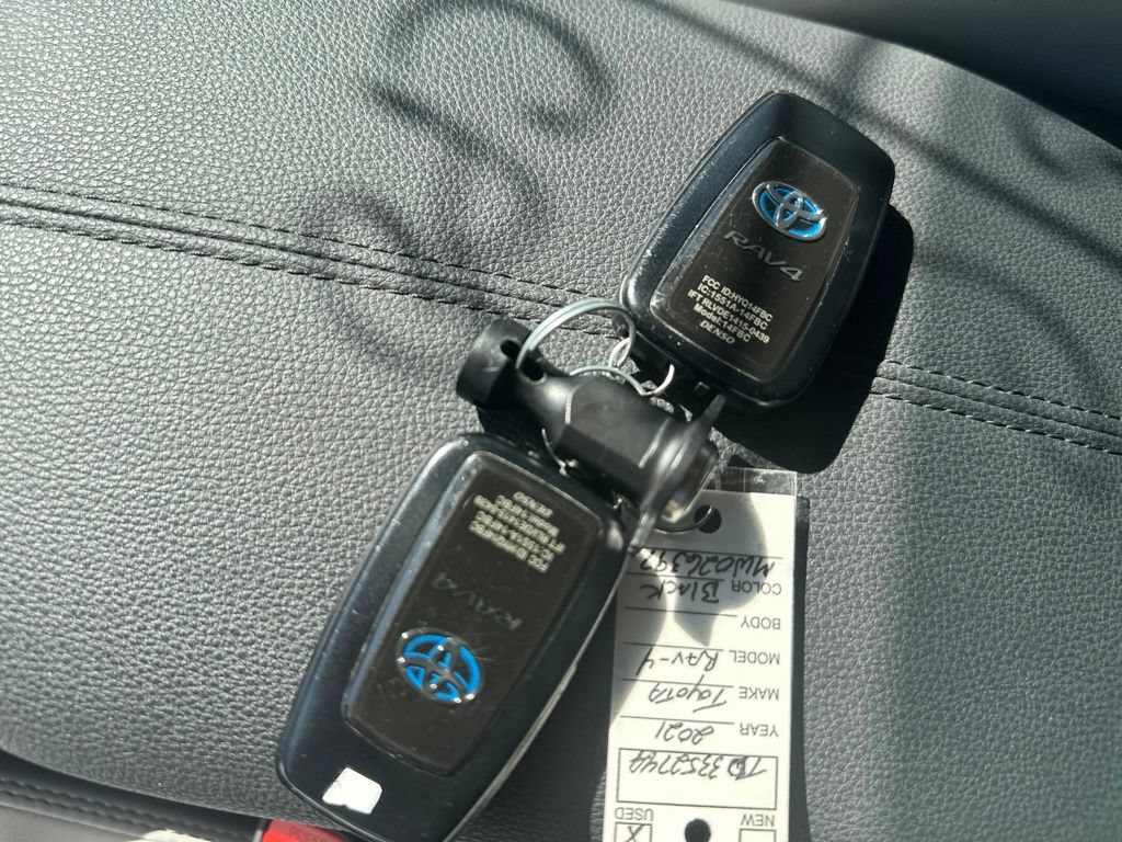 Used 2021 Toyota RAV4 XLE Premium AWD/4WD image 19