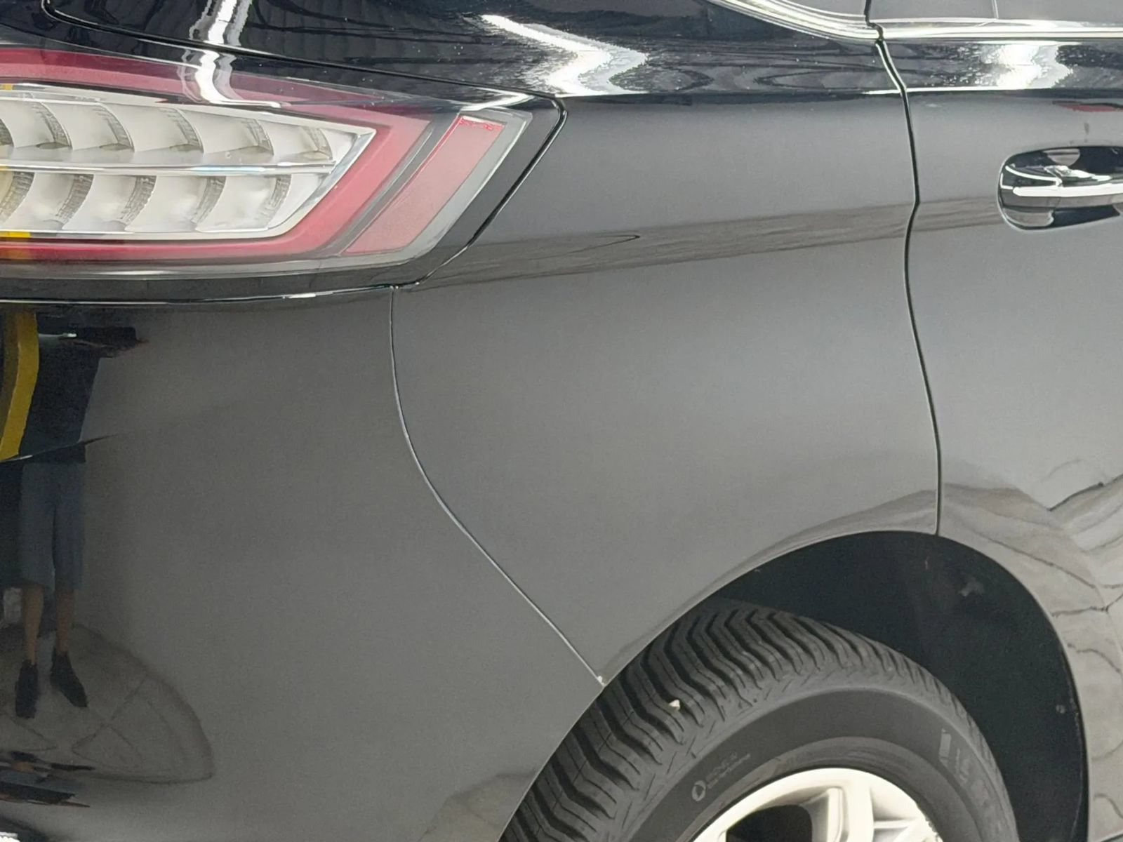 Used 2016 Ford Edge Titanium AWD/4WD image 10