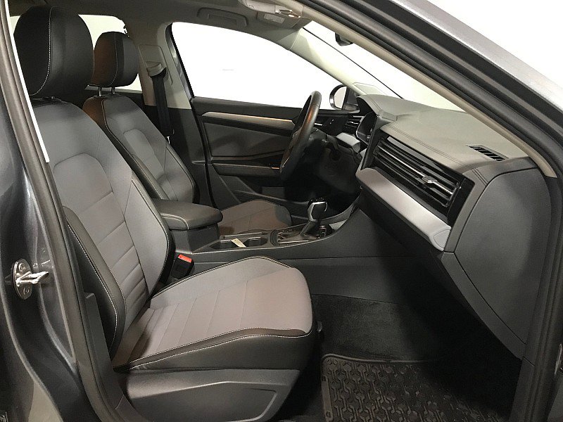 Used 2025 Volkswagen Jetta SE image 14