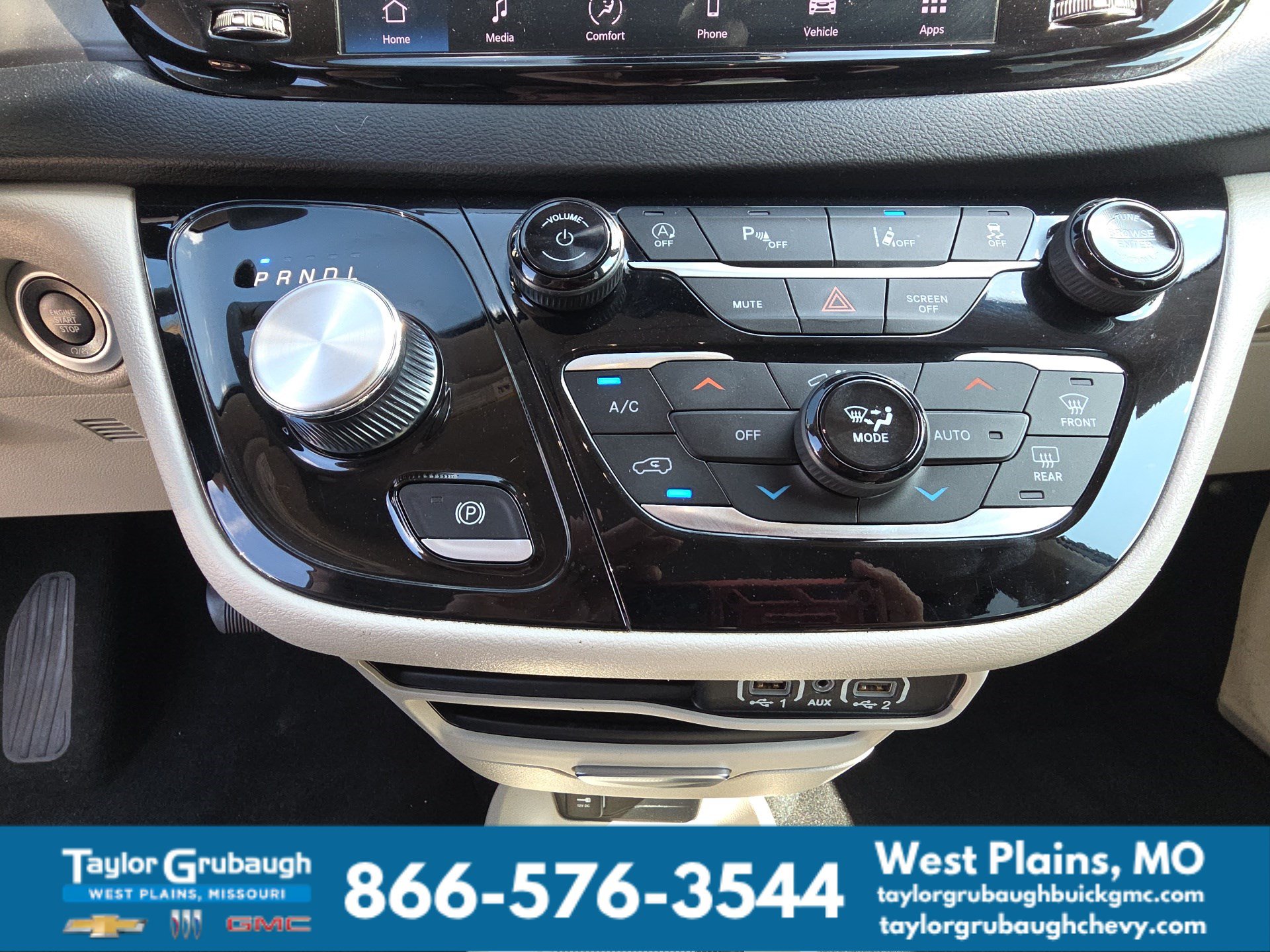 Used 2023 Chrysler Pacifica Touring-L FWD image 23
