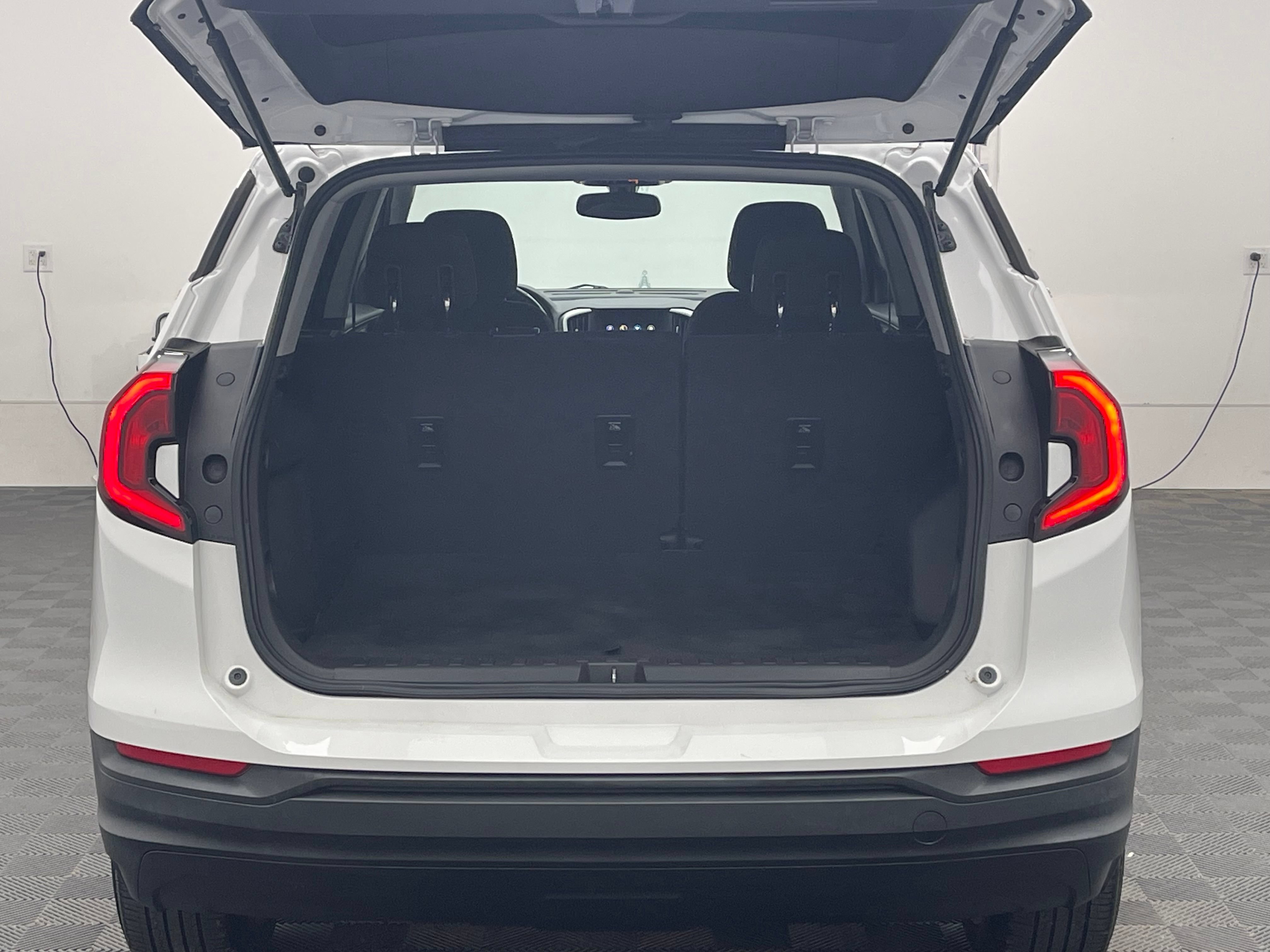 Used 2019 GMC Terrain SLE FWD image 8