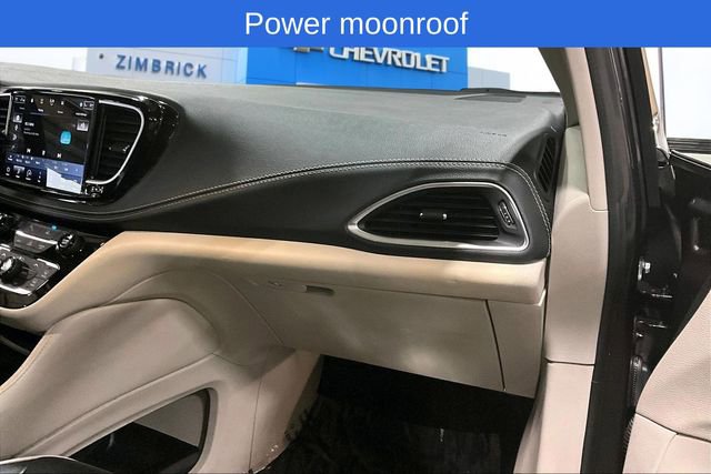 Used 2023 Chrysler Pacifica Limited image 26
