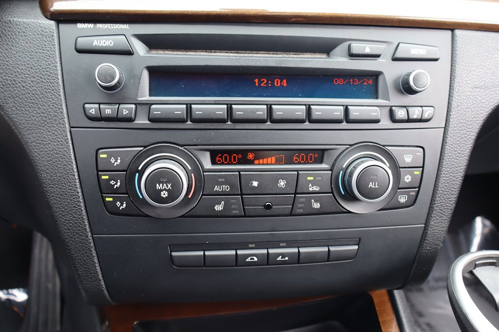 Used 2011 BMW 135i Convertible RWD image 29