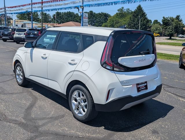 Used 2024 Kia Soul LX w/ LX Technology Package FWD image 5