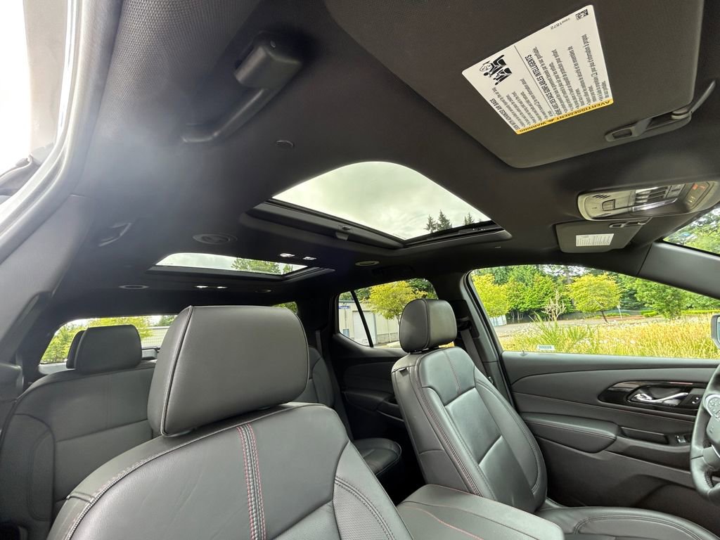 Used 2023 Chevrolet Traverse RS image 28