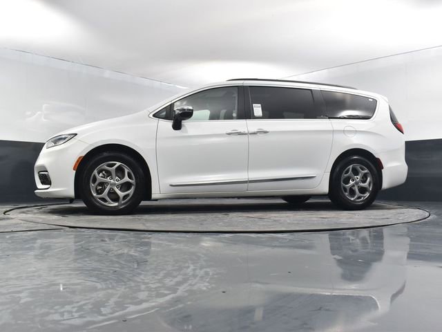 Used 2023 Chrysler Pacifica Limited image 48